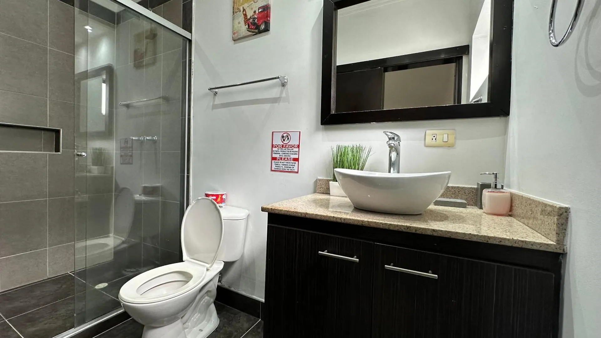 London Suites, By Poblado Suites Medellín